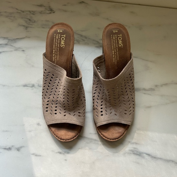 Tom’s High Heels - Picture 1 of 4